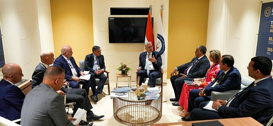 وزير البترول يعقد سلسلة مباحثات مع قيادات شركات الطاقة العالمية في أبوظبي